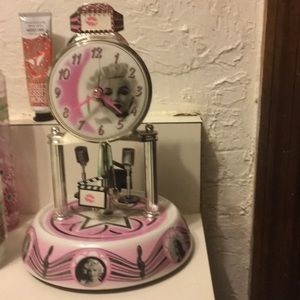 Marilyn Monroe clock